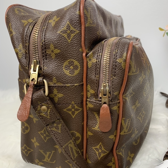 Louis Vuitton Eclair Zipper Nile Shoulder Handbag - Picture 5 of 15